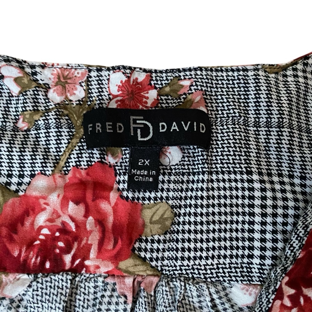 Fred David 2X Floral Graphic Button Down Popover Blouse – Black & White, Rayon - Picture 4 of 7